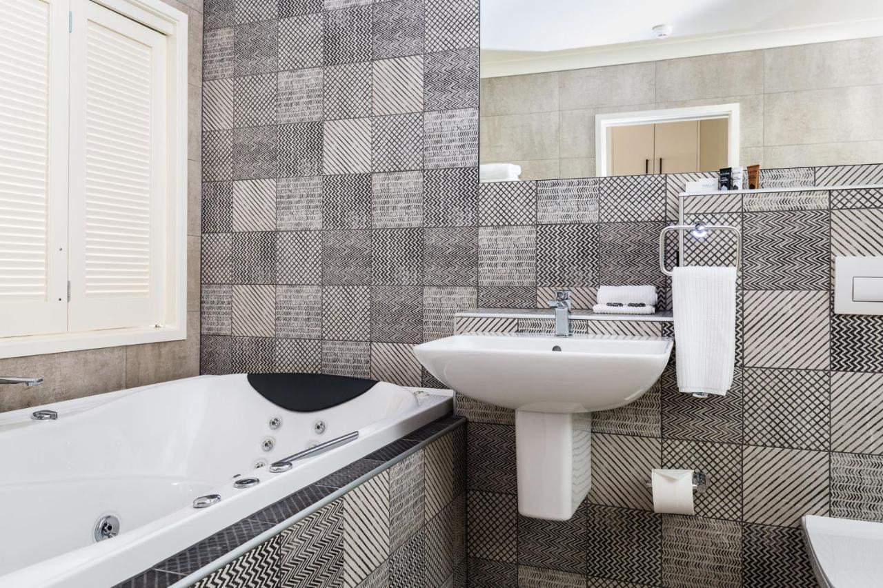 Pebble Beach Motor Inn Napier Extérieur photo Bathroom