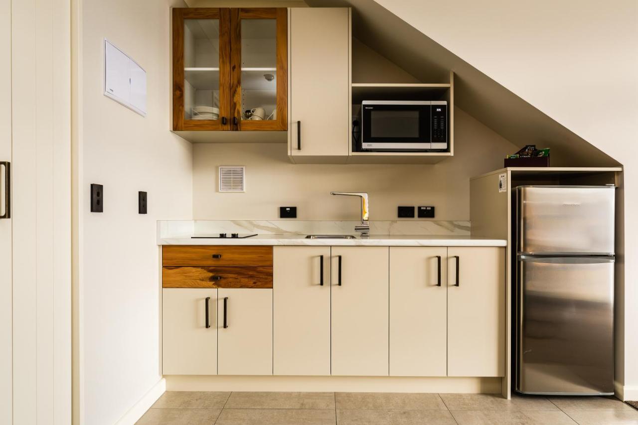 Pebble Beach Motor Inn Napier Extérieur photo A small kitchen