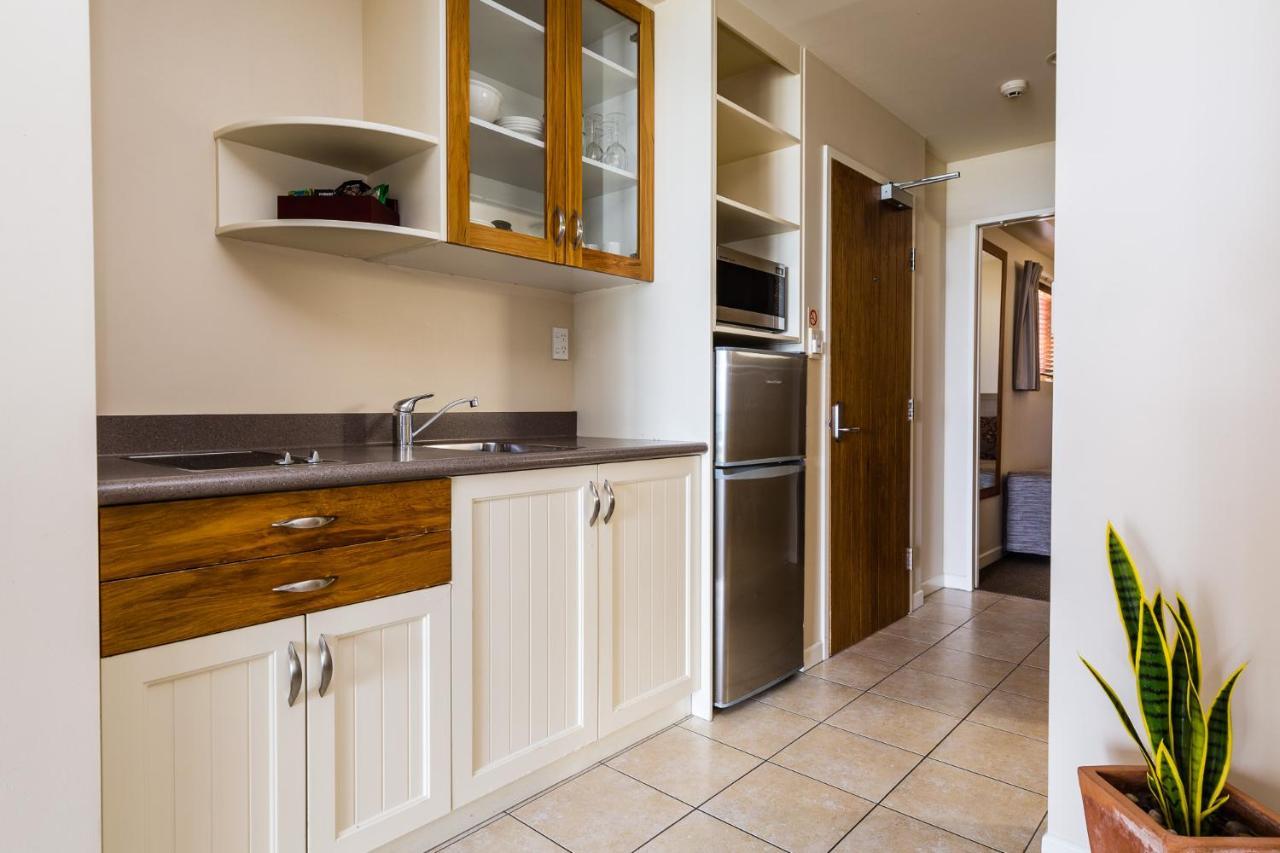 Pebble Beach Motor Inn Napier Extérieur photo A kitchen in a condominium