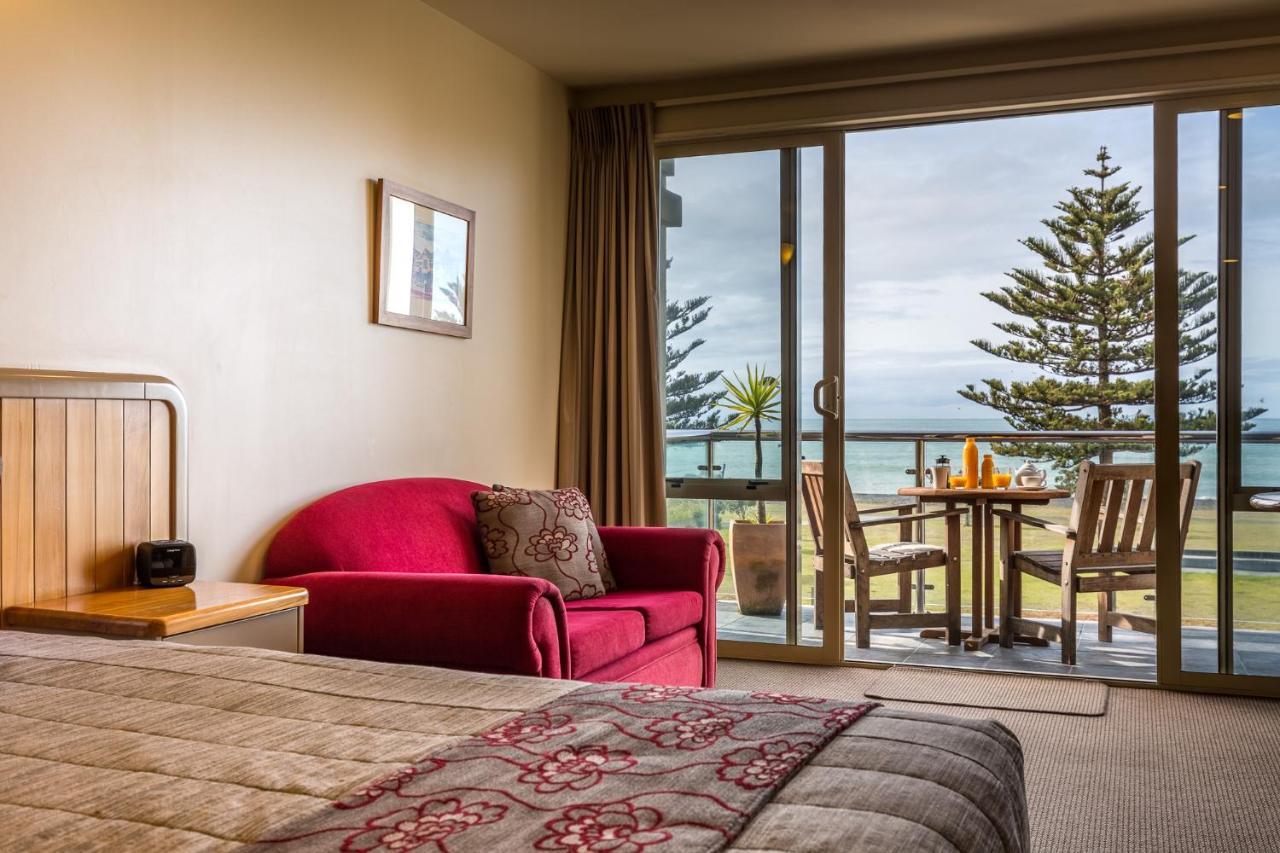 Pebble Beach Motor Inn Napier Extérieur photo A room at the Bayview Hotel