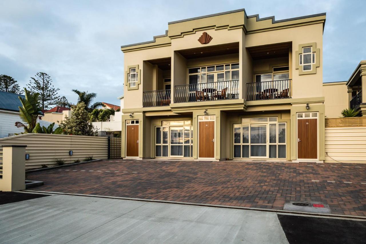 Pebble Beach Motor Inn Napier Extérieur photo The 1930s-built apartment block at 1001-1003 Beach Road, Brighton-Le-Sands, New South Wales, Australia